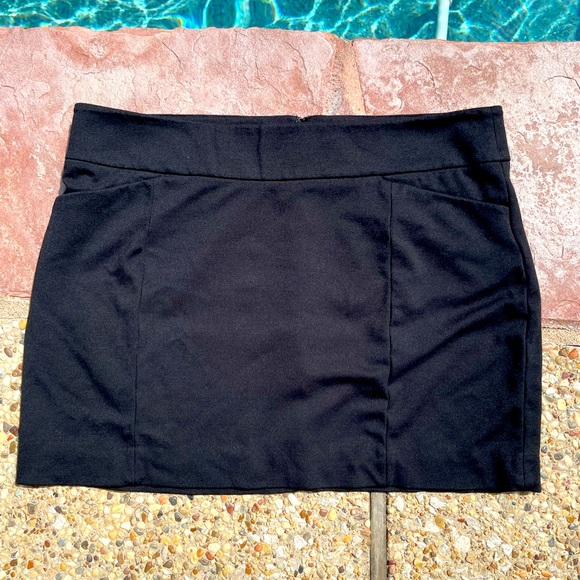 White House Black Market Dresses & Skirts - White House Black Market black Skirt, Size L